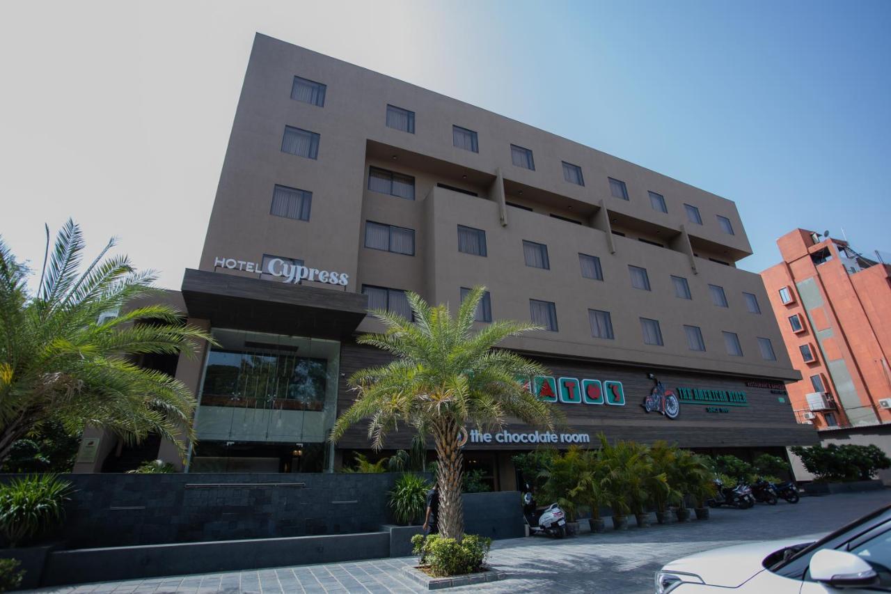 Hotel Cypress Nadiād Esterno foto